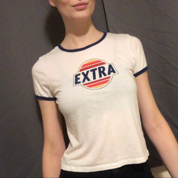 Extra Graphic Crop Top - Picture 2 of 4